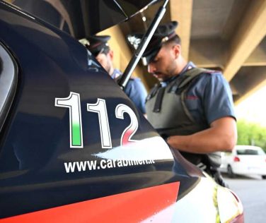 Lucca, oltre 800 grammi di droga sequestrati in un negozio: gestore denunciato