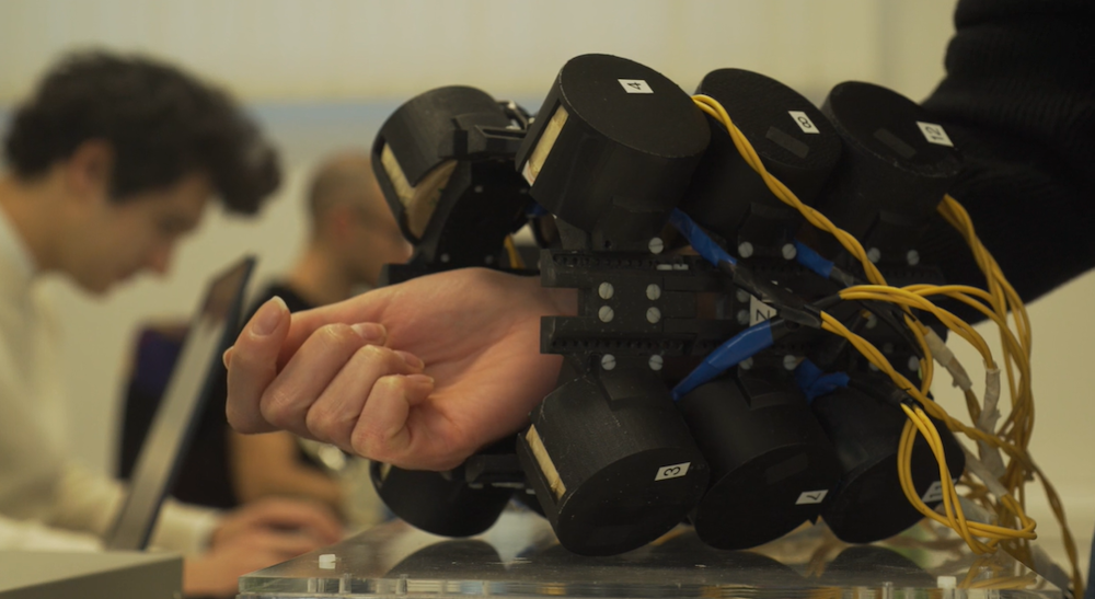 La mano robotica che "percepisce" il movimento: ricerca dell'Università Sant'Anna di Pisa