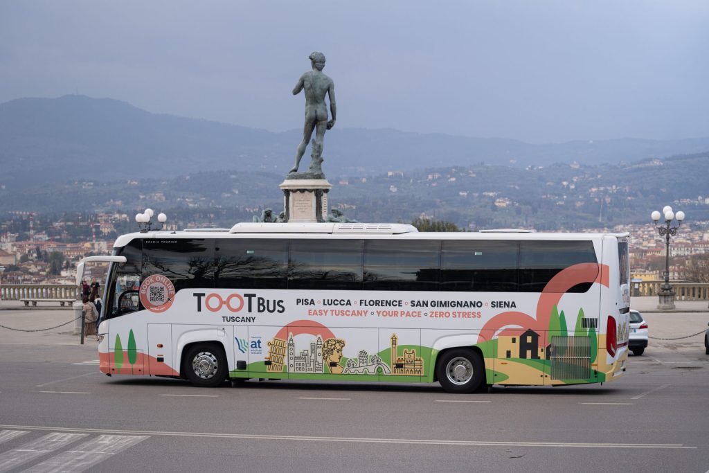 Meta Toscana e Tootbus: i servizi estivi di AT.