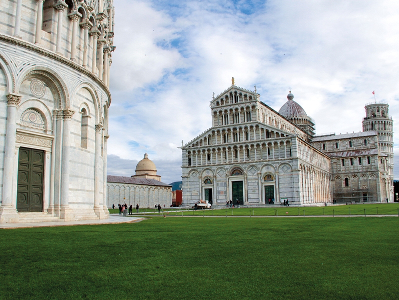Minaccia di lanciarsi dal tetto del Museo dell'Opera del Duomo: 22enne salvato dai vigili del fuoco
