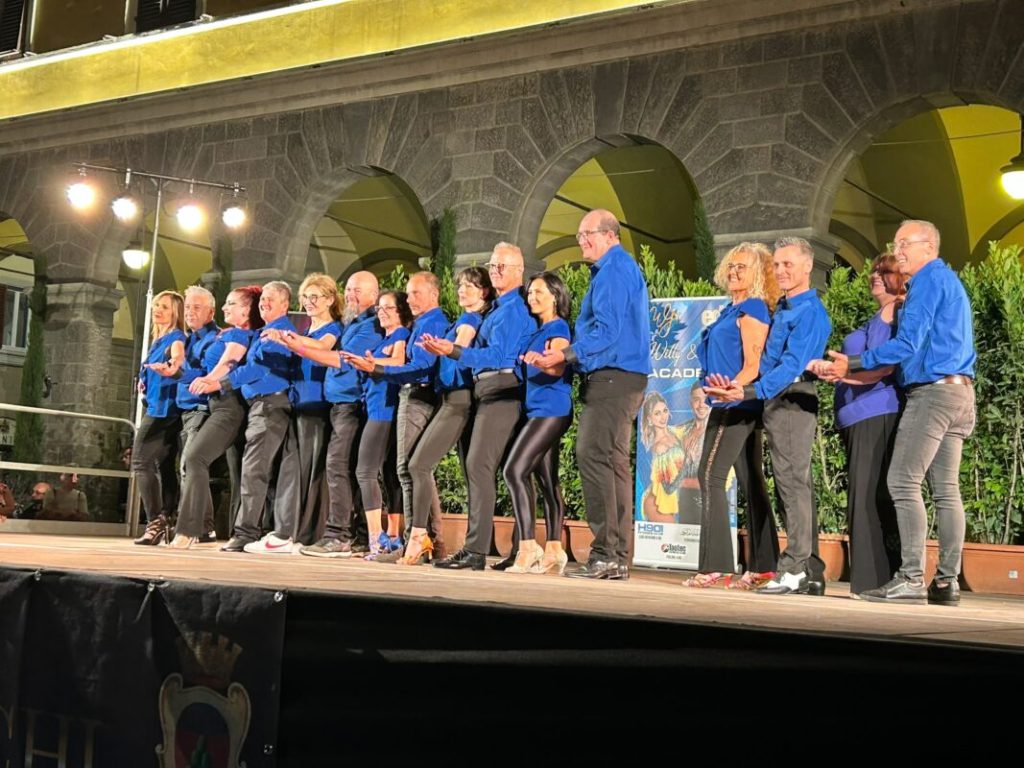 Montevarchi, oltre mille persone in Piazza Varchi
