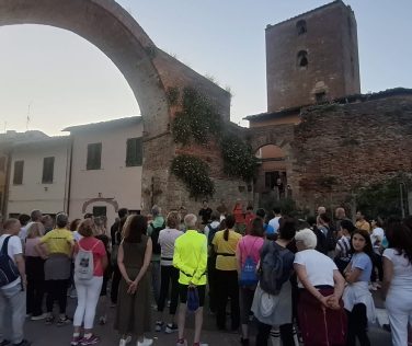 Nero a Montopoli: La passeggiata notturna alla ricerca del tartufo è un successo