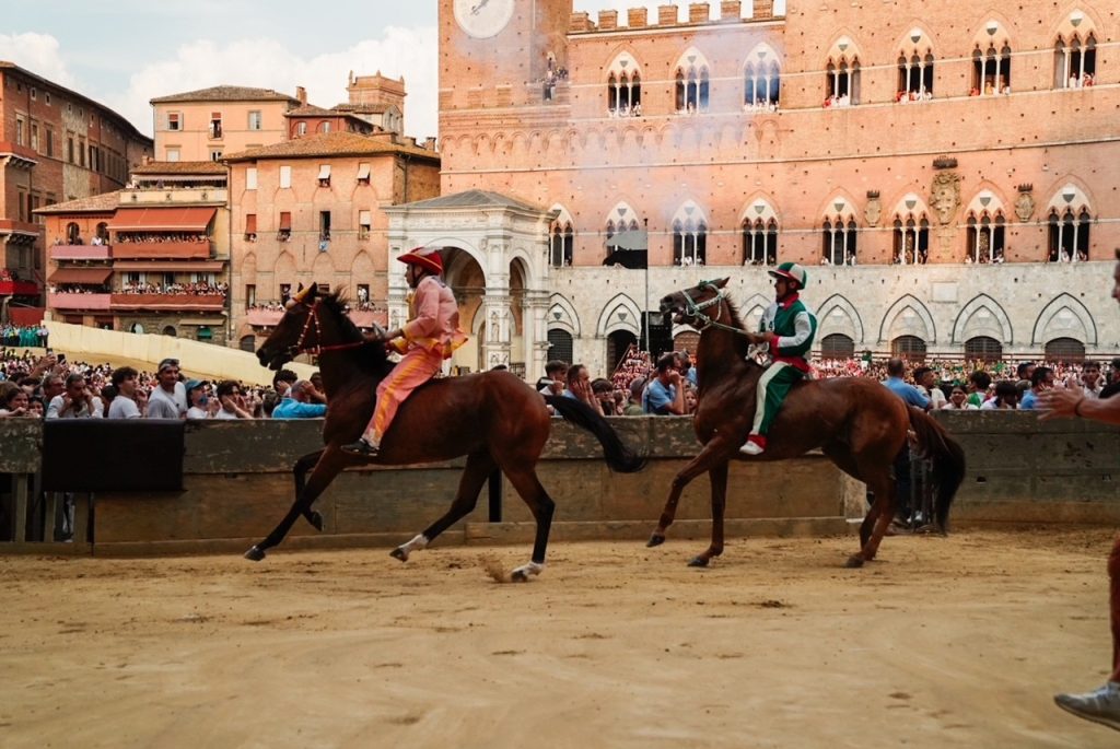 Palio del 2 luglio: Valdimontone trionfa nella prima prova