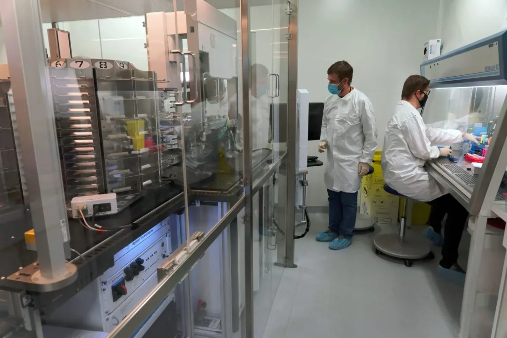 Pandemia: l'IA supporta gli scienziati nello sviluppo di un nuovo vaccino