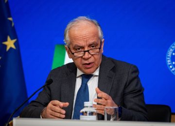 Piantedosi: "L'IA supporterà la sicurezza, ma no ai poliziotti automatizzati" - Agenzia di stampa Italpress