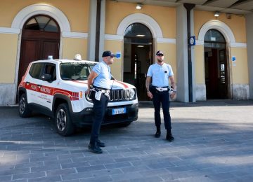 Presidio della polizia locale in piazza Don Minzoni, FdI: “Un’operazione di facciata, non affronta il problema”