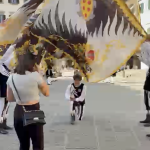 Proposta di matrimonio in piazza a Empoli: emozioni durante il Volo del Ciucoin