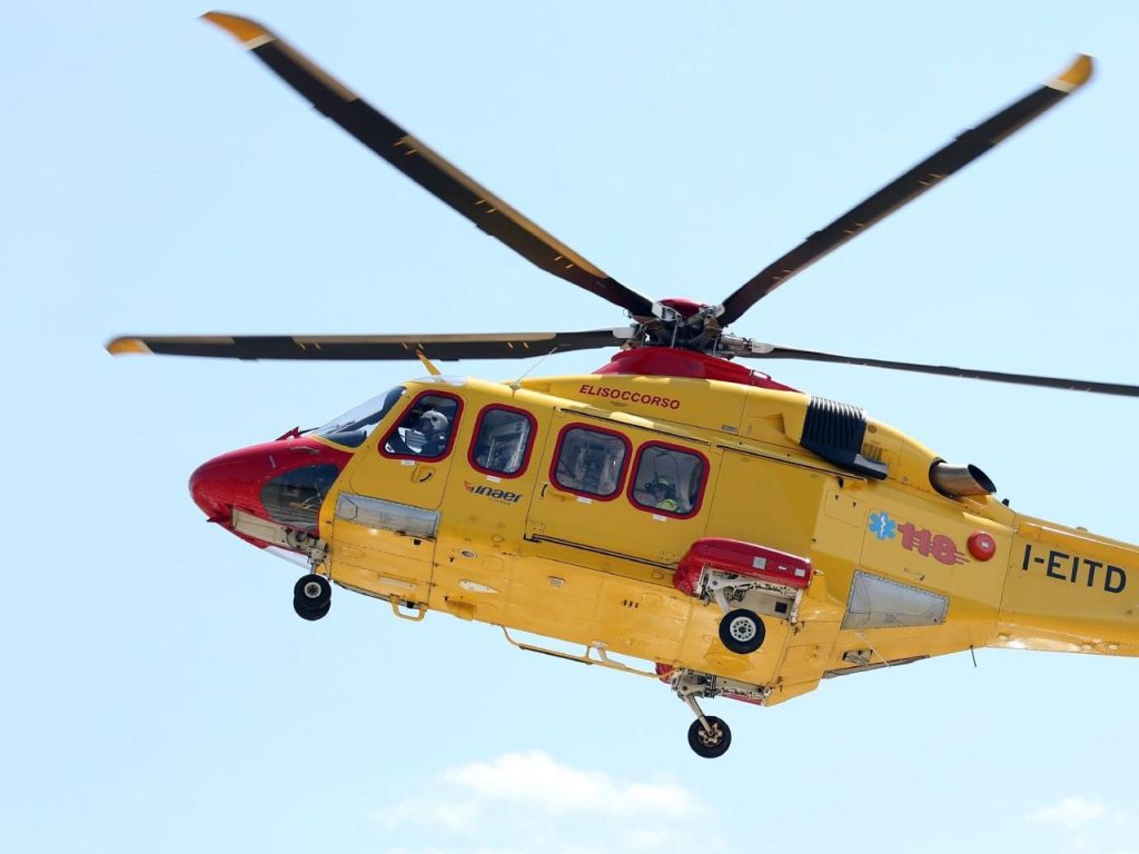 Scooter contro auto, tragedia all'Isola d'Elba: due ragazzi di 23 anni perdono la vita.