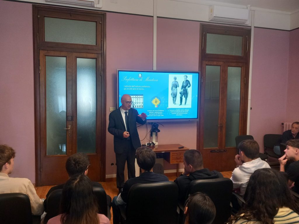 Scuola e istituzioni: la Prefettura di Mantova potenzia il dialogo con i giovani per promuovere legalità e sicurezza