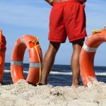 Sei persone salvate dai bagnini a Viareggio, tra cui due bambine