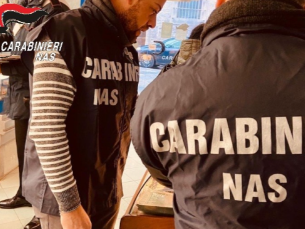 Sporcizia e infestazioni nel ristorante, chiuso dai NAS a Livorno