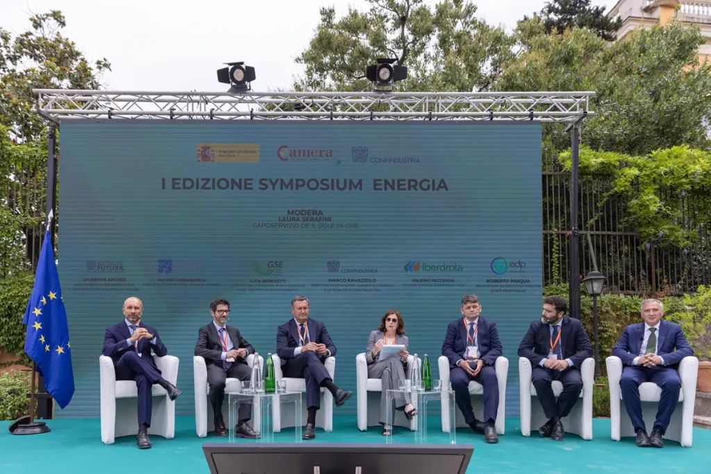 Studio TEHA: L'Italia può risparmiare 17 miliardi all'anno sulla spesa energetica grazie alle energie rinnovabili.