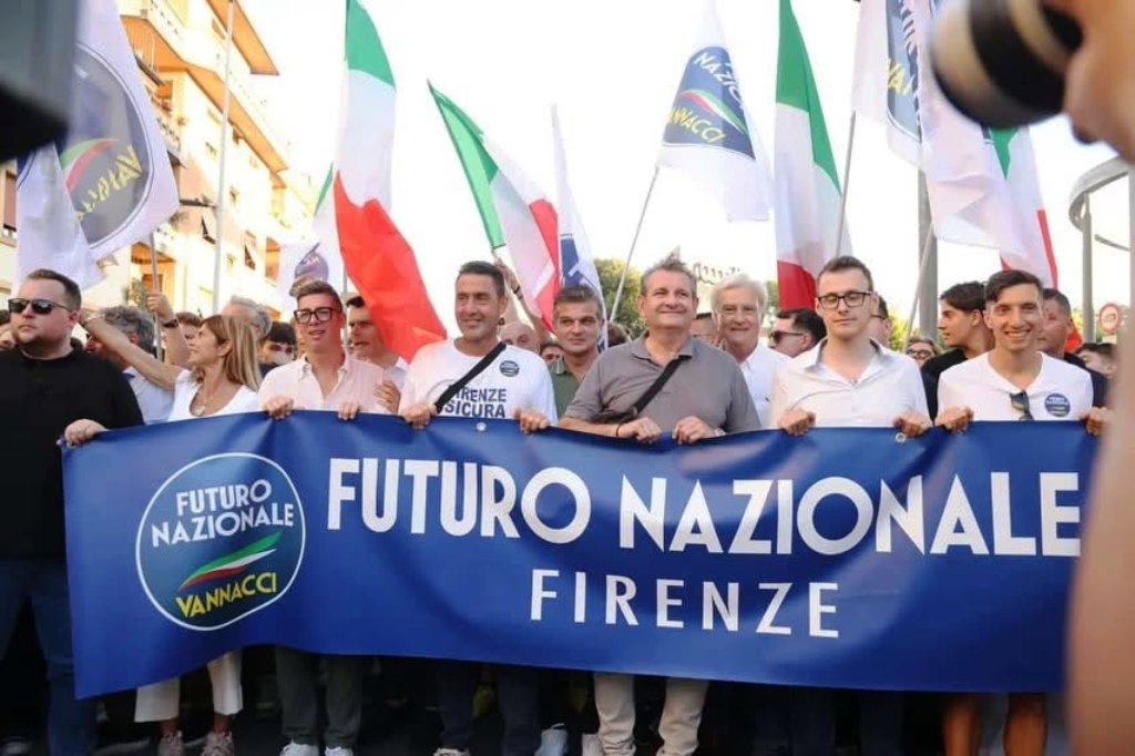 Vannacci a Firenze per la passeggiata identitaria: critiche al Cdx, "remigrazione" e "chiusura dei CPA"