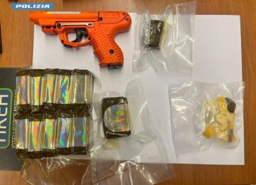 Siena: Arrestato un 41enne con droga e pistola al peperoncino