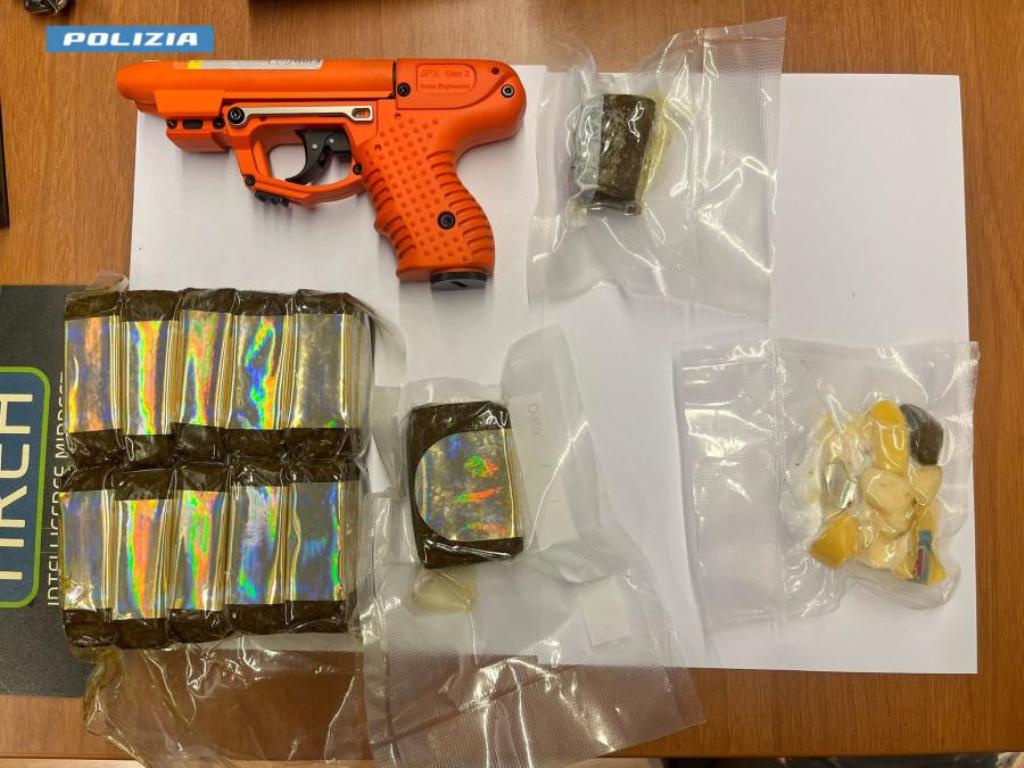Siena: Arrestato un 41enne con droga e pistola al peperoncino