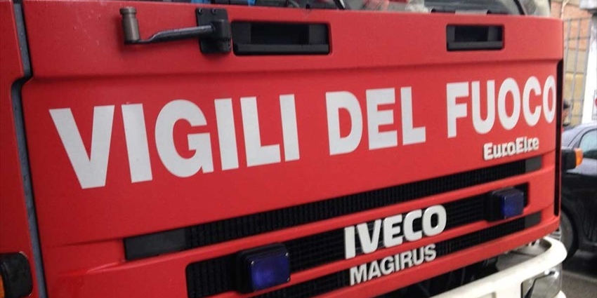 Pontassieve. Incendio in collina. Chiusura di via San Martino.