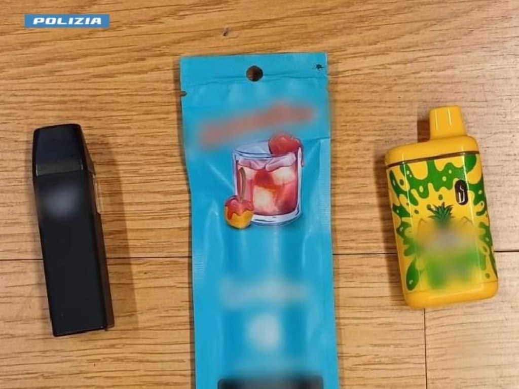 Spaccio di droga e sigarette elettroniche alla cannabis: arrestato un operatore sanitario