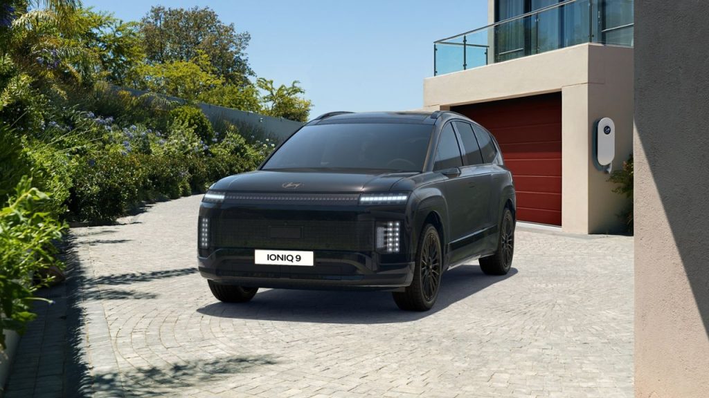 Hyundai aggiorna l'Ioniq 9: ecco il nuovo allestimento Calligraphy Black Ink