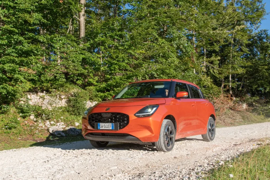 Suzuki Swift Hybrid 4WD AllGrip: Una delle più efficienti auto a benzina sul mercato