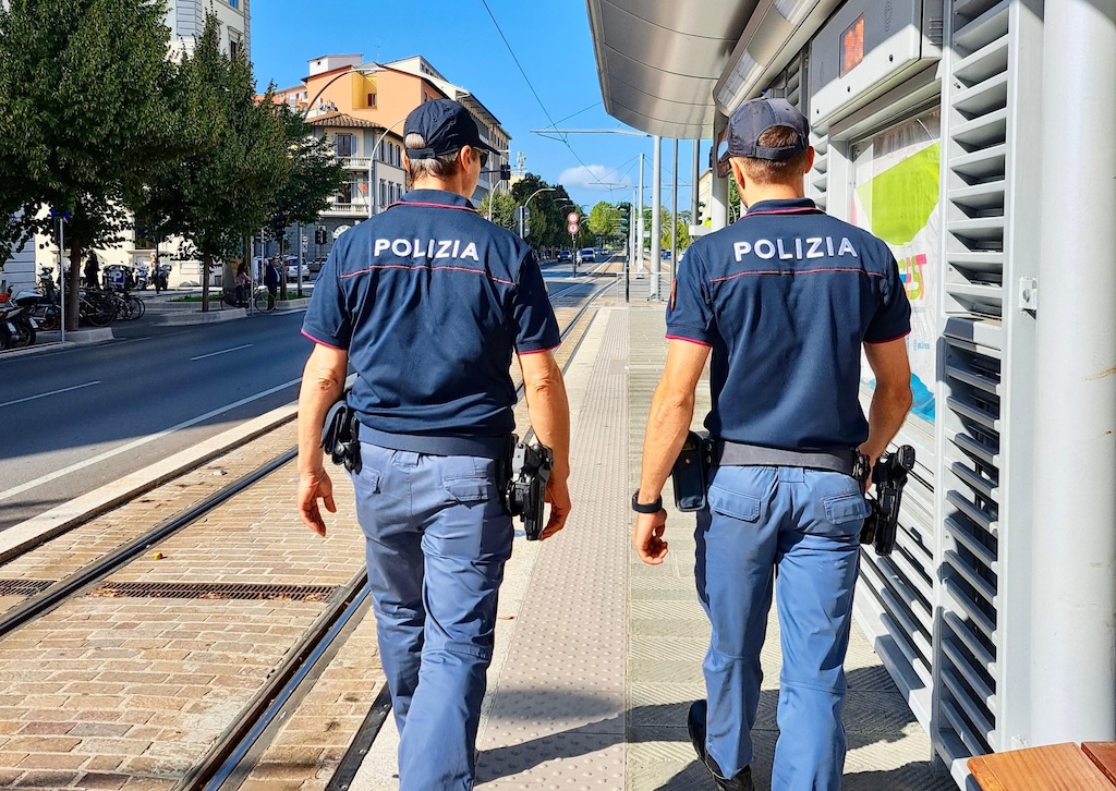 Arrestato con hashish alla fermata del tram