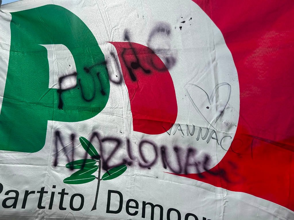 Bandiere e manifesti vandalizzati alla Festa de L'Unità di Volterra: la solidarietà dei GD di Empoli