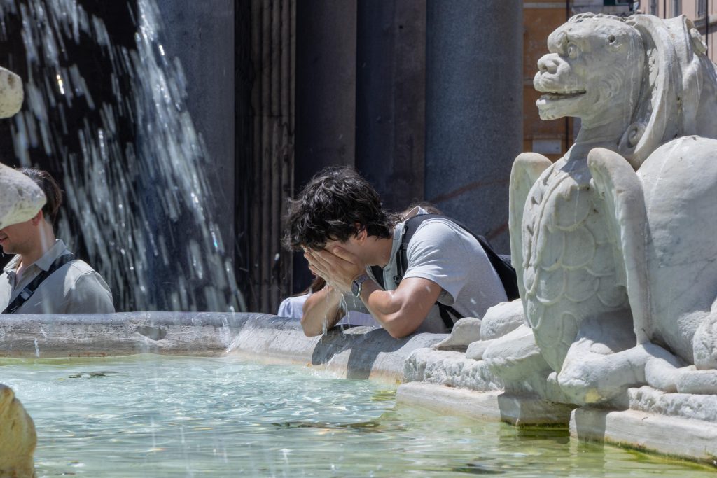 Caldo e salute mentale: allerta per un aumento dei ricoveri