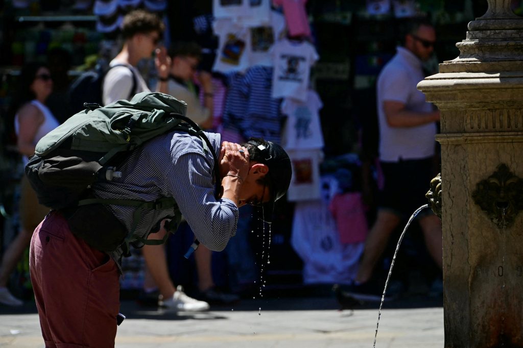 Caldo intenso oggi, massima allerta in Italia: bollino rosso in due città
