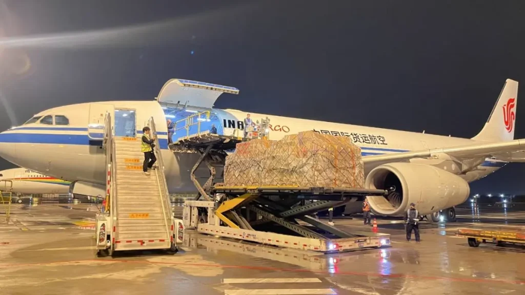 Cina: 92 Nuove Rotte Aeree Cargo Internazionali Aperte nel Primo Semestre – Agenzia di Stampa Italpress