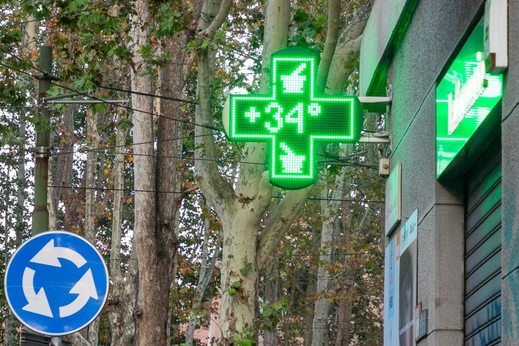 Città più fresche: riduzione fino a 4 gradi attraverso riforestazione e depavimentazione.