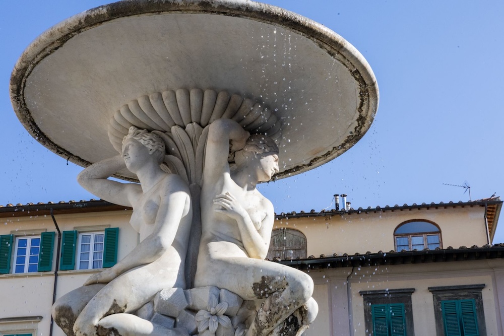 Empoli: Riaccesa la fontana di Piazza dei Leoni in preparazione della manutenzione