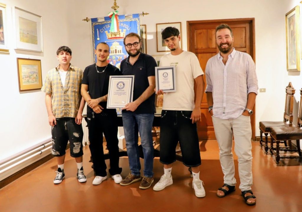 Empoli da Guinness: il 'recordman' delle collane Gabriele Bergamasco accolto dal sindaco