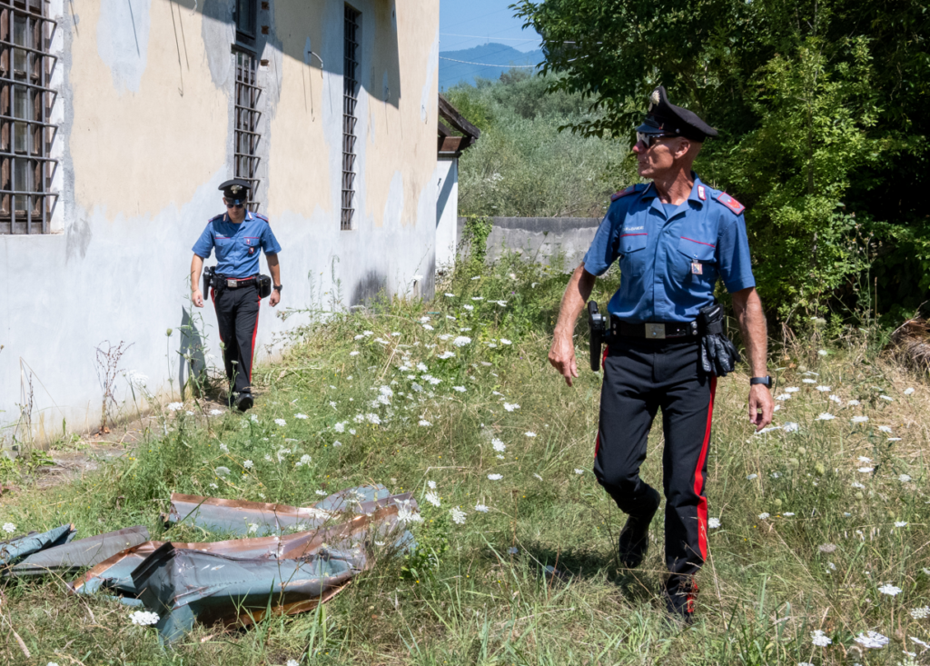 Fermati due 45enni mentre rubano rame in una villa disabitata a Capannori