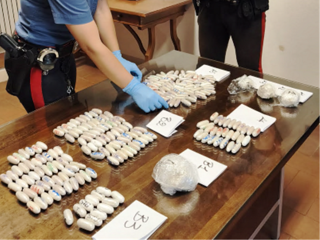 Fermato alla stazione con quasi 3 chili di droga: arrestato 38enne a Cortona