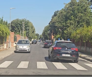 Finge di essere un carabiniere e truffa un'anziana: denunciato in Versilia