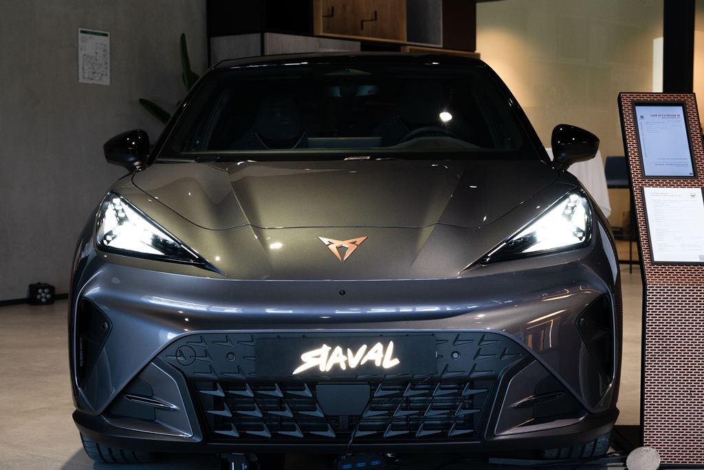 Grande affluenza al CUPRA Garage di Lucca per l'anteprima esclusiva della nuova CUPRA Raval.