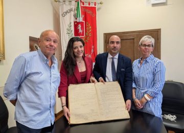 Il Comune di Montemurlo inizia il processo per revocare la cittadinanza onoraria a Benito Mussolini.