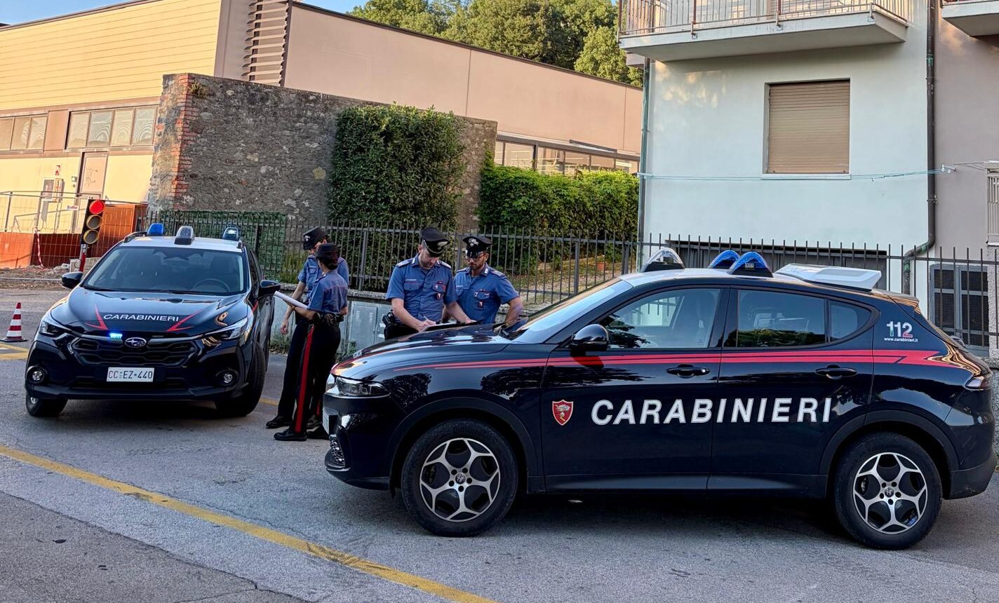 Incende un appartamento per pochi euro: arrestato 42enne a Bibbiena
