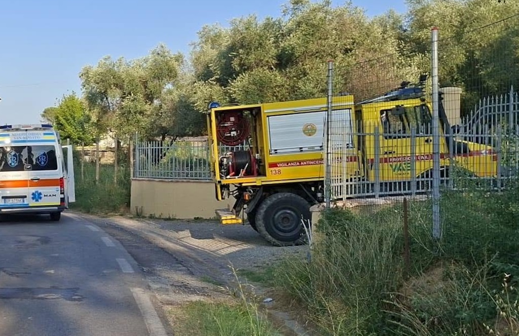 Incendio al Terrafino: una persona soccorsa a causa del fumo