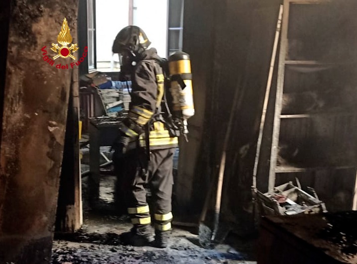 Incendio al liceo Machiavelli di Firenze, danneggiati alcuni affreschi.