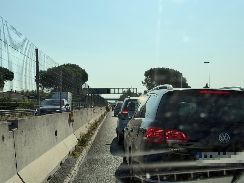 Incidente sulla Fi-Pi-Li a Empoli, auto contro new jersey