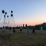 La danza "resiliente" di Claudia Caldarano incanta il pubblico tra gli orci sospesi della Fattoria La Loggia