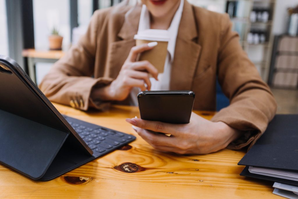 Le donne sono veramente più multitasking degli uomini? Lo studio che sfata il mito.