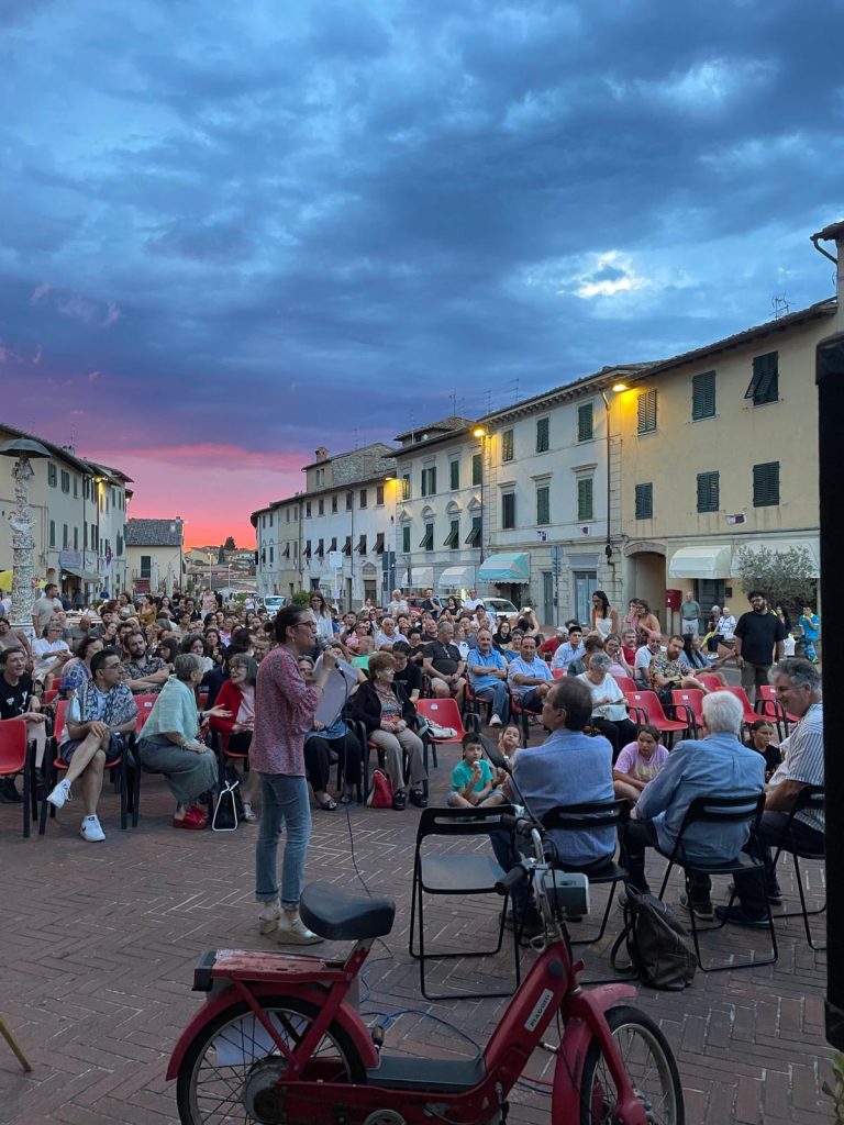 Mercatale, centinaia in piazza per 'Il Ciclone'