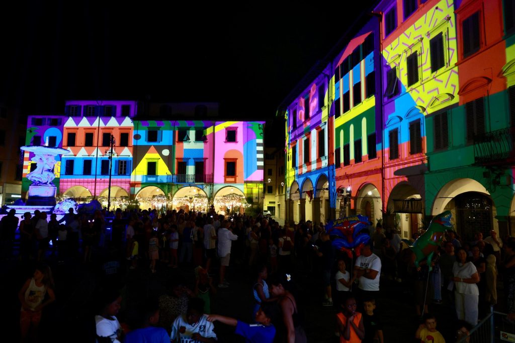Moltissima gente alla Notte Bianca di Empoli: "Manteniamo vivo il commercio"