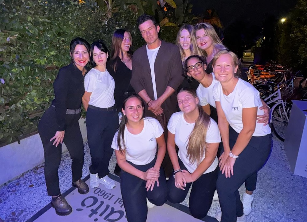 Orlando Boom a cena a Forte dei Marmi: la foto con lo staff