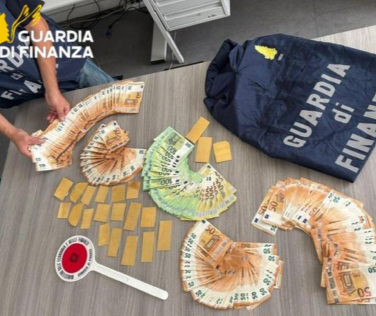Oro illegale e riciclaggio: maxi sequestro della Guardia di Finanza per oltre 1,15 milioni di euro