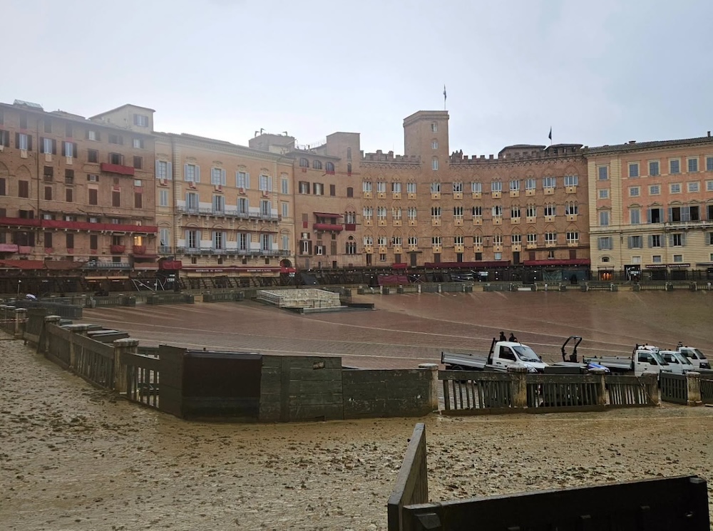 Palio di Siena, annullata per pioggia la provaccia
