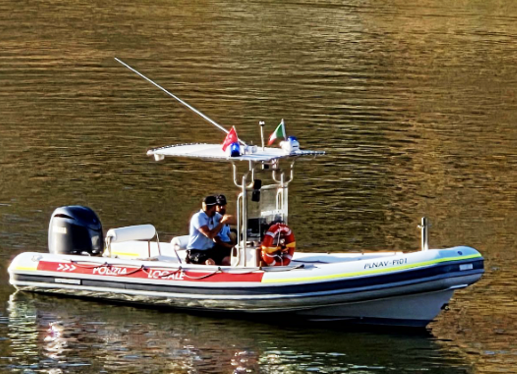 Reti da pesca illegali nel fiume Arno a Pisa: intervento della Polizia Locale