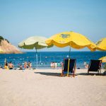 Rosignano: sequestrati ombrelloni abbandonati sulle spiagge pubbliche per riservare il posto
