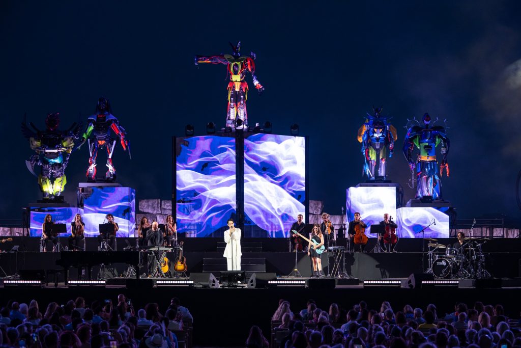 SCART firma la scenografia del Teatro del Silenzio 2026: i Super Robot tra le opere simbolo dell'evento in Italia.